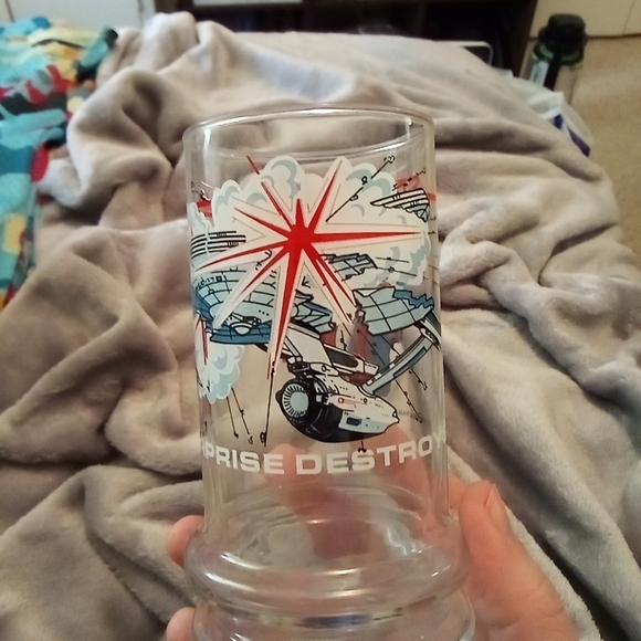 Vintage Star Trek 3 glasses featuring Kirk Scotty and Bones - Picture 3 of 7